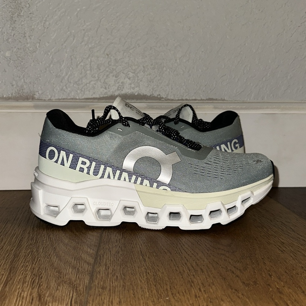 Women’s On Cloudmonster 2